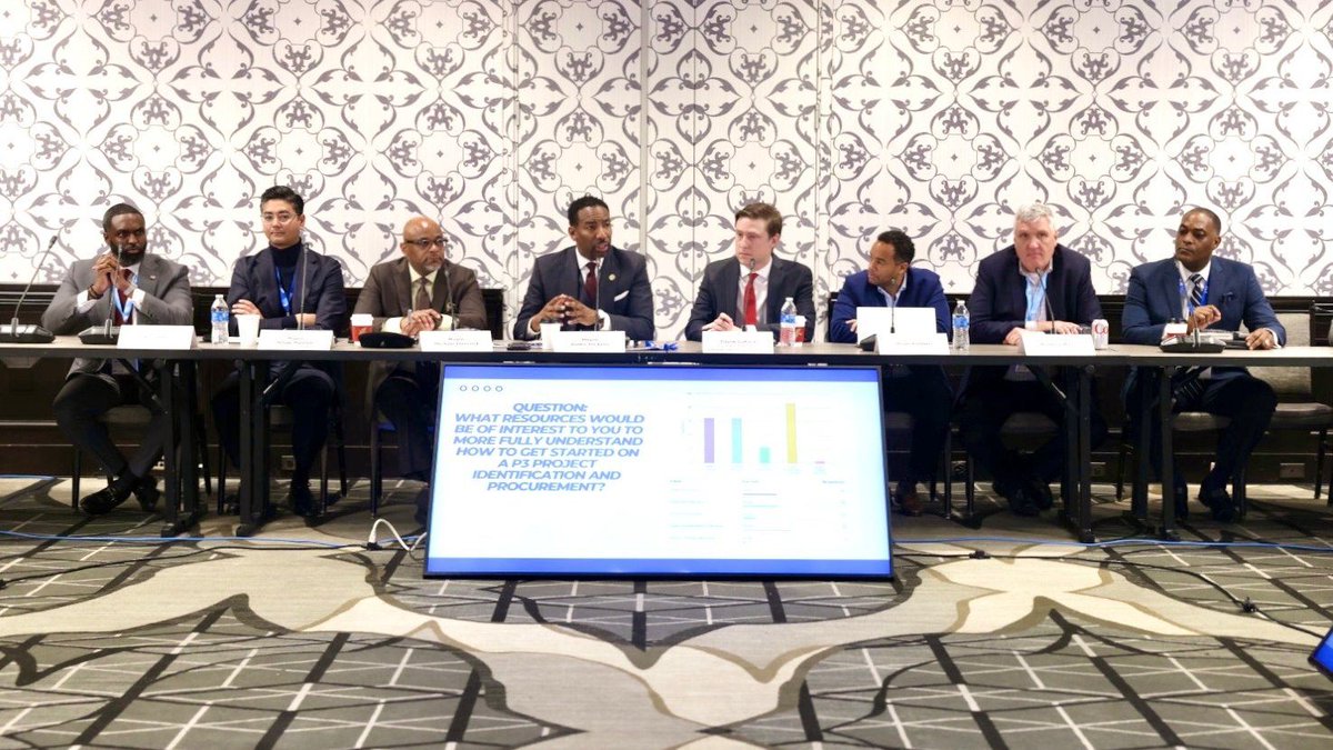 marcus4polytics's tweet photo. "The transfer of risk will be on the private sector. The Mayor has a role in all projects." @MayorHancock City of Denver Public Private Partnerships (P3) workshop. @usmayors @andreforatlanta City of Atlanta #standingroom @amazon_policy #MayorsDC23 https://t.co/lyMXSObfCd