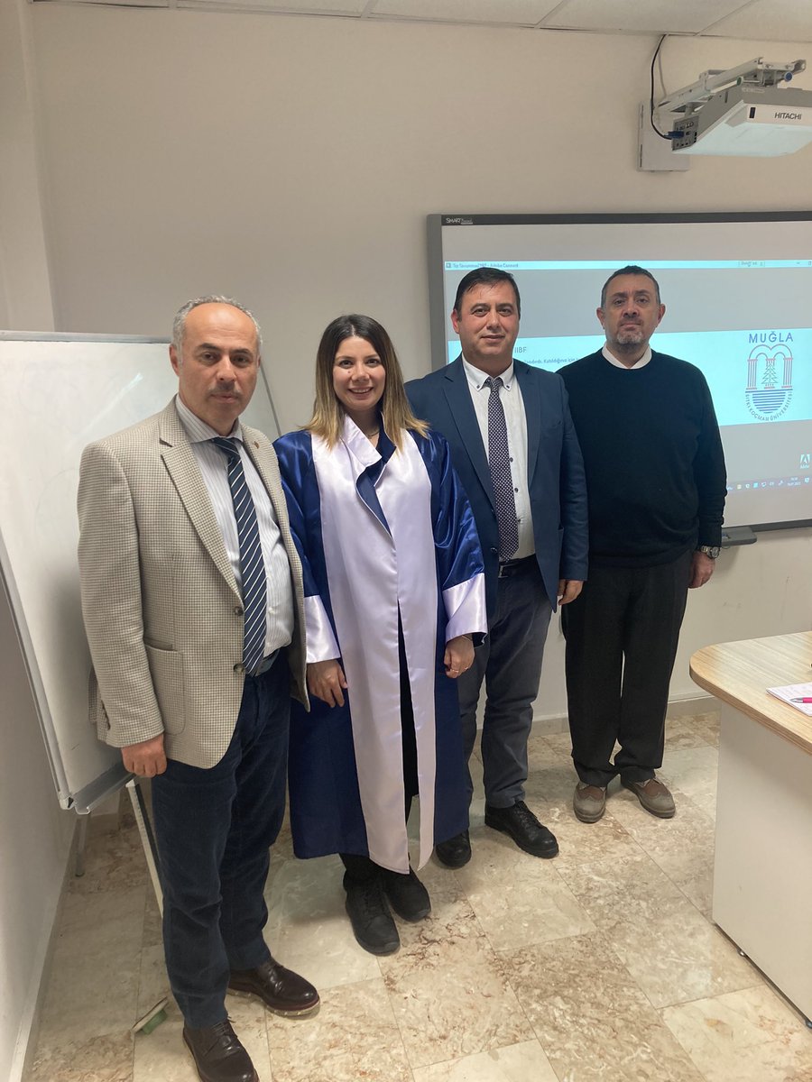 fkomurcuoglu's tweet photo. Ben bugün doktor oldum 🙏🏻🌸 https://t.co/WxaZVVc6vv