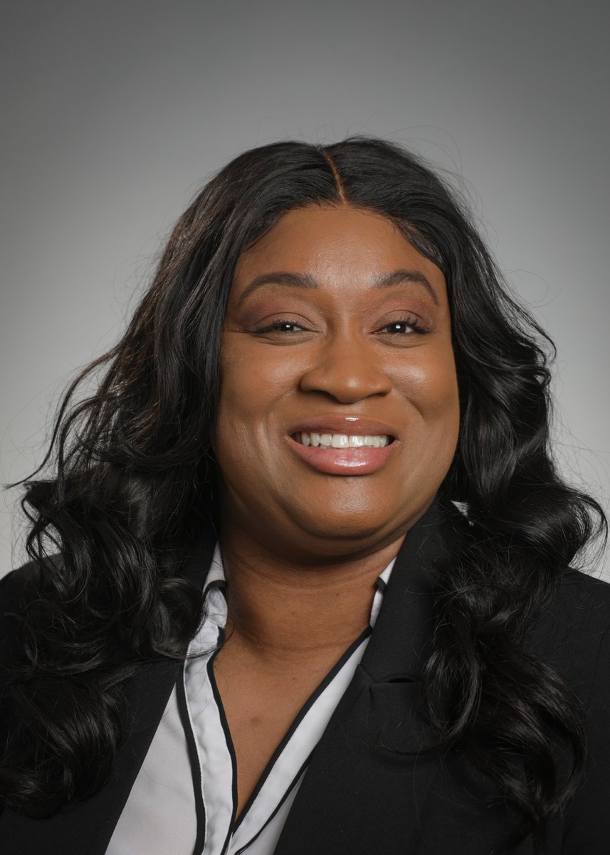 DePaulCristoRey's tweet photo. Meet our new vice president of Corporate Work Study, Shermirah Smith. She's new to the position, not to DPCR, having been a member of the CWSP team since 2019. #theschoolthatworks #workforcesolution #fuelingpotential #depaulcristorey https://t.co/54qpRHX8om