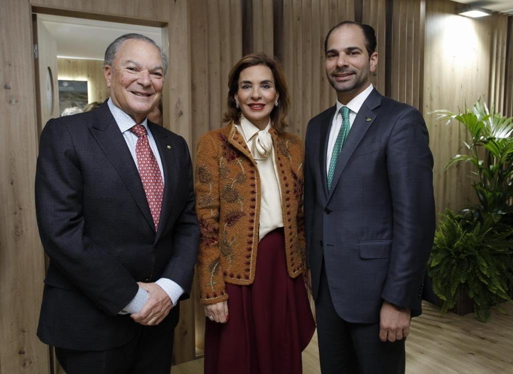 Hoy en <a href="/fitur_madrid/">FITUR</a>, <a href="/grupo_puntacana/">Grupo Puntacana</a> y <a href="/MacHotels/">Mac Hotels</a> firmamos acuerdo con <a href="/BancoBHD/">Banco BHD</a> para la construcción del <a href="/WHotels/">W Hotels</a> el cual generará 600 nuevos puestos de trabajo con un financiamiento de US$78.9 millones. Reafirmamos nuestro compromiso con el desarrollo turístico de Uvero Alto.