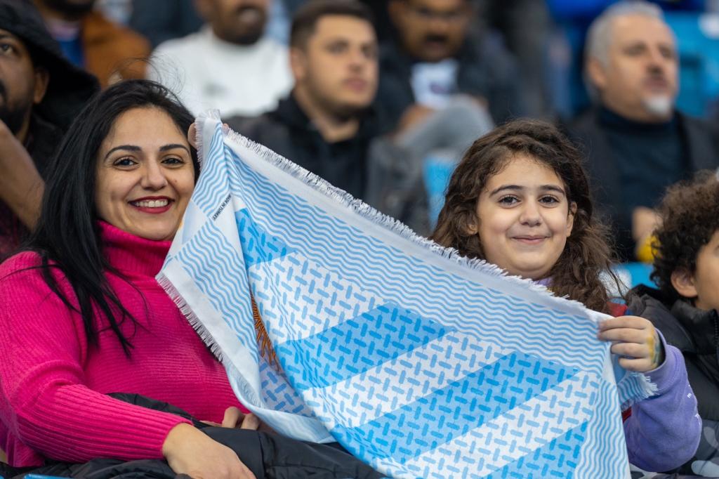 RiyadhSeason's tweet photo. الجمهور بأقصى حماسه 🤩
لمباراة #كاس_موسم_الرياض .. ��ين فريق موسم الرياض ضد نجوم باريس سان جيرمان 🏆🇸🇦
#RiyadhSeasonCup https://t.co/Wxr3FVmdQm