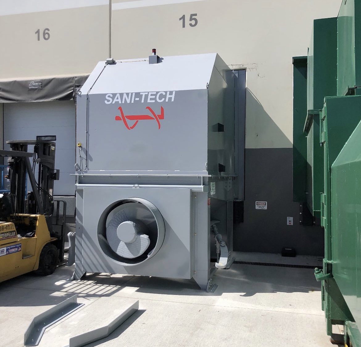 SaniTechSys's tweet image. It’s that time of year where we start looking forward to warmer weather!
Auger compactors are a great solution for your waste and can run in any temperature. 👏🏻
.
.
.
#weather #spring #thursday