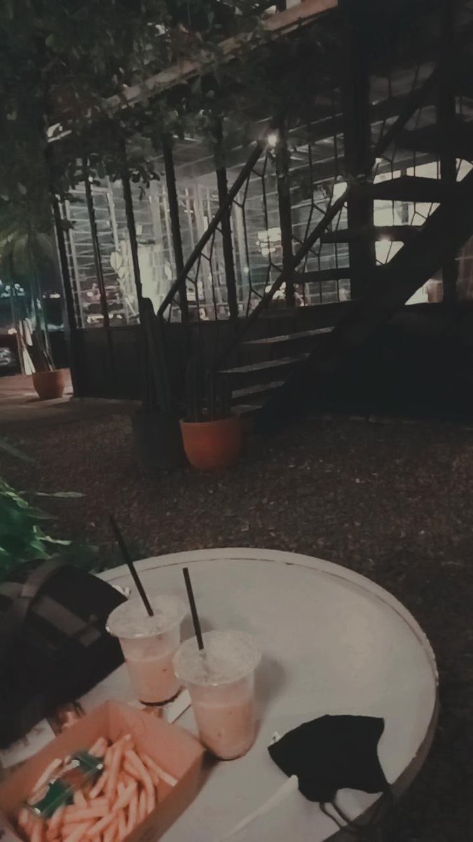 choconit's tweet photo. 🖤🖤🖤✨✨ https://t.co/IEL6G1zBcG