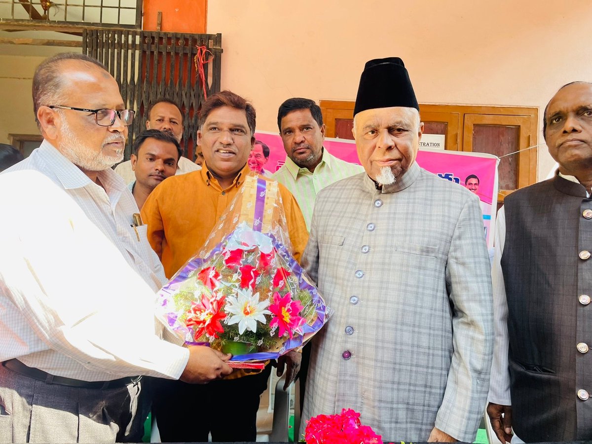 MohdRasheedudd1's tweet photo. On the instructions of Aimim President &amp; MP Hyderabad Br @asadowaisi Sahab @aimim_national @SyedAhmedPash14 Sahab Inaugurated The 2nd phase Of KantiVelugu Programme Along With @muzffar1 In Khalander Nagar Community Hall Under Santosh Nagar Div. https://t.co/2t6FoMNCpA