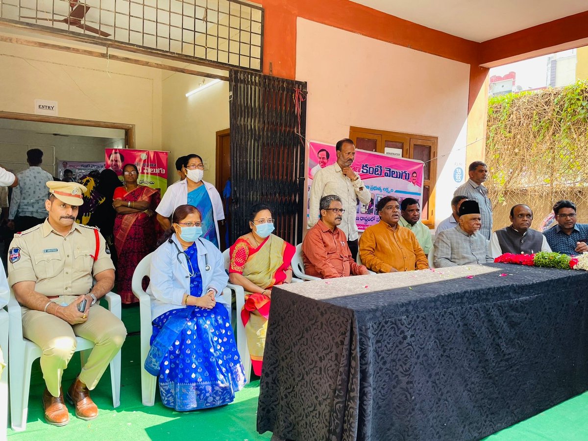 MohdRasheedudd1's tweet photo. On the instructions of Aimim President &amp; MP Hyderabad Br @asadowaisi Sahab @aimim_national @SyedAhmedPash14 Sahab Inaugurated The 2nd phase Of KantiVelugu Programme Along With @muzffar1 In Khalander Nagar Community Hall Under Santosh Nagar Div. https://t.co/2t6FoMNCpA