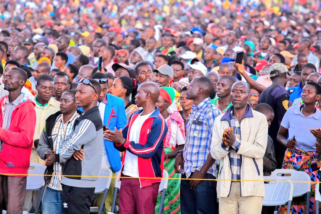 Ndashimiye cane indongozi z'Umugambwe <a href="/CnddFdd/">CNDD-FDD</a> kw'iteka banteye kugira dusangire ijambo ry'Imana mu gikorane kiriko kibera i <a href="/Gitega/">Province Gitega</a>. Muze tumere nka Nehemiya mu gukunda igihugu cacu no mu kuba abizigirwa. Tugikorere naho abansi bohaguruka nk'uko vyabaye mu gihe ca Nehemiya