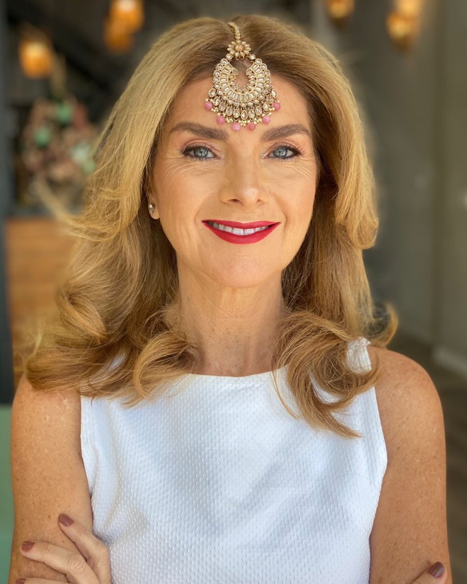 vargaslagoa's tweet photo. PARA TUDO!
O que é essa make feita by @marciasantosmakeup em nossa cliente maravilhosa para um casamento com tema indiano!
Simplesmente AMAMOS! 
.
Vem ficar linda você também, vem!
.
.
#makeup #make #blond #maquiagem #floripa #salaofloripa #indianmakeup https://t.co/NerogGQP3V