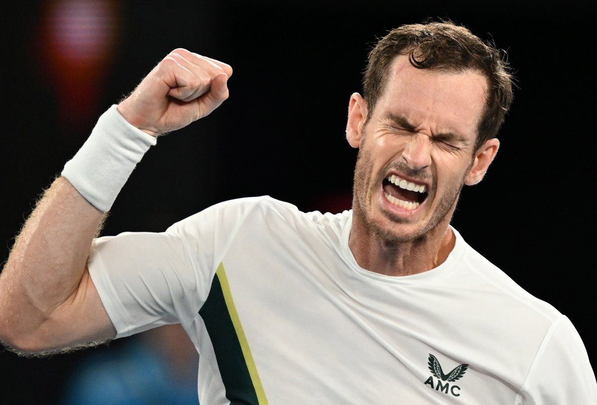 INCREDIBLE ANDY!!! 

Trailing 2 sets down, Andy Murray wins his 2nd 5 sets consecutive match after 5h45 of play vs Thanasi Kokkinakis to take his spot into AO 3rd round! 

MUTANT.