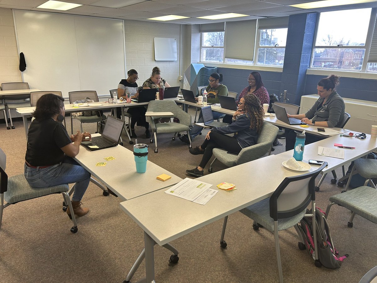 Emily B. Hare tweet media