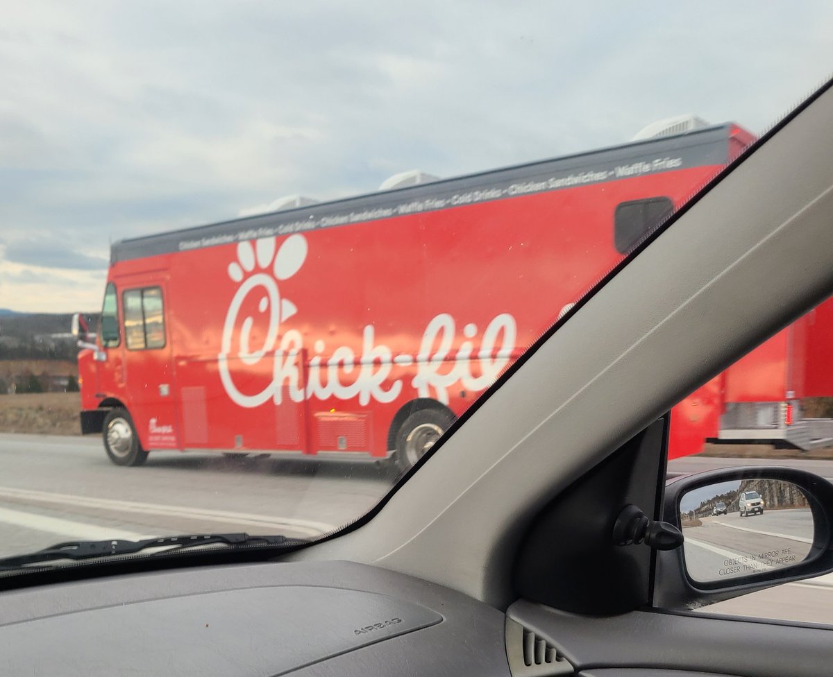 coach_pent's tweet photo. I'm not saying this is what the second coming will look like but...there ARE clouds in the picture. 

Fyi...theologians...this was coming from the north and traveling south so...no worries. 😁

@ChickfilA https://t.co/ICTVQZm3FU