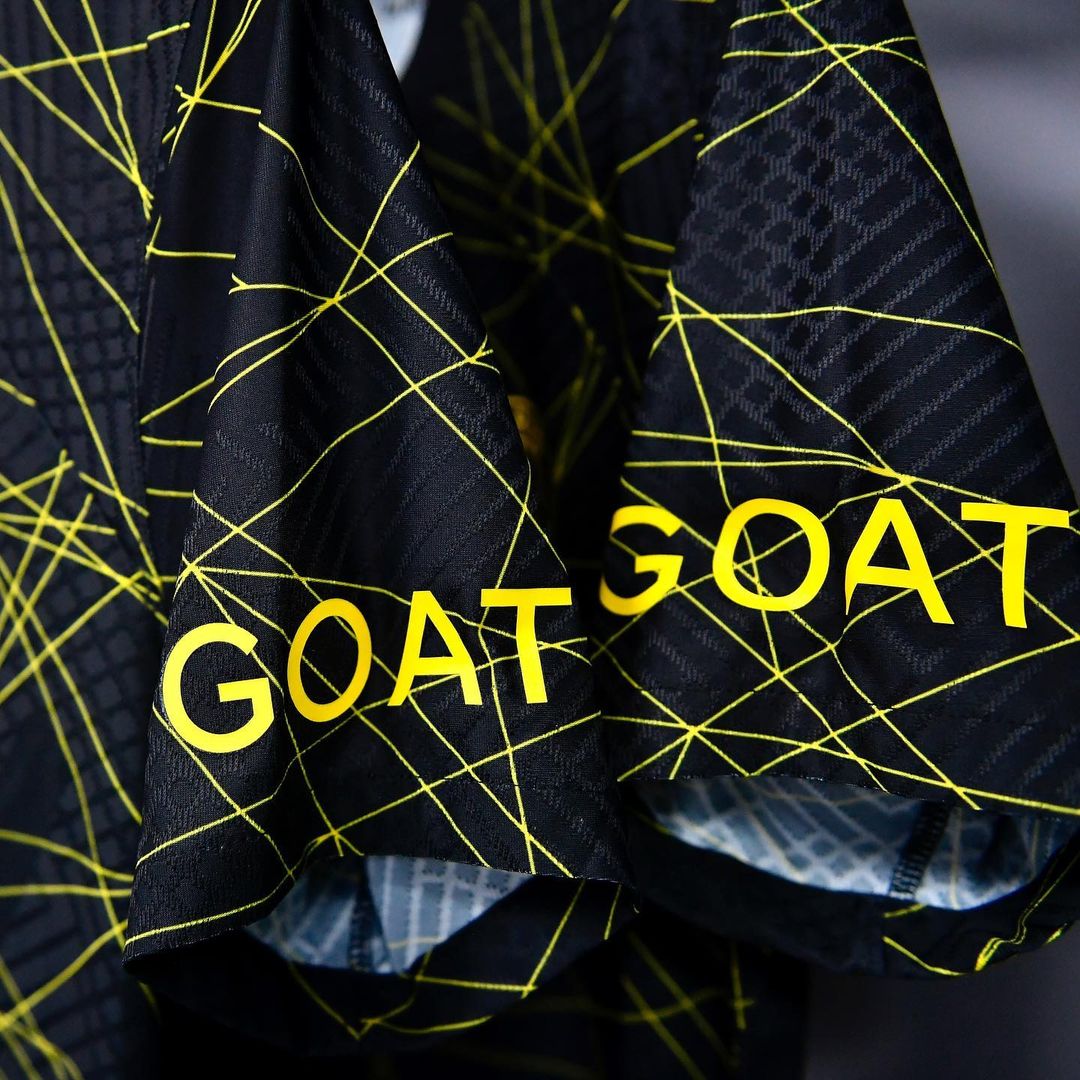 the_MESSI_10's tweet photo. Today G.O.A.T is in black 
#AlNassr #Messi𓃵 #Ronaldo https://t.co/DxI9QGZ5TS