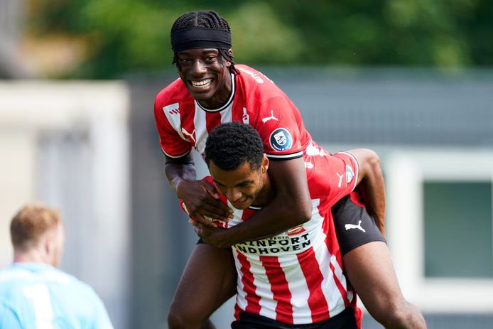 Waarom Gakpo en Madueke in een winterse transferperiode verkopen? In het verleden heeft <a href="/PSV/">PSV</a> Wijnaldum en Depay behouden en uiteindelijk de titel gepakt. Is die ambitie weg?