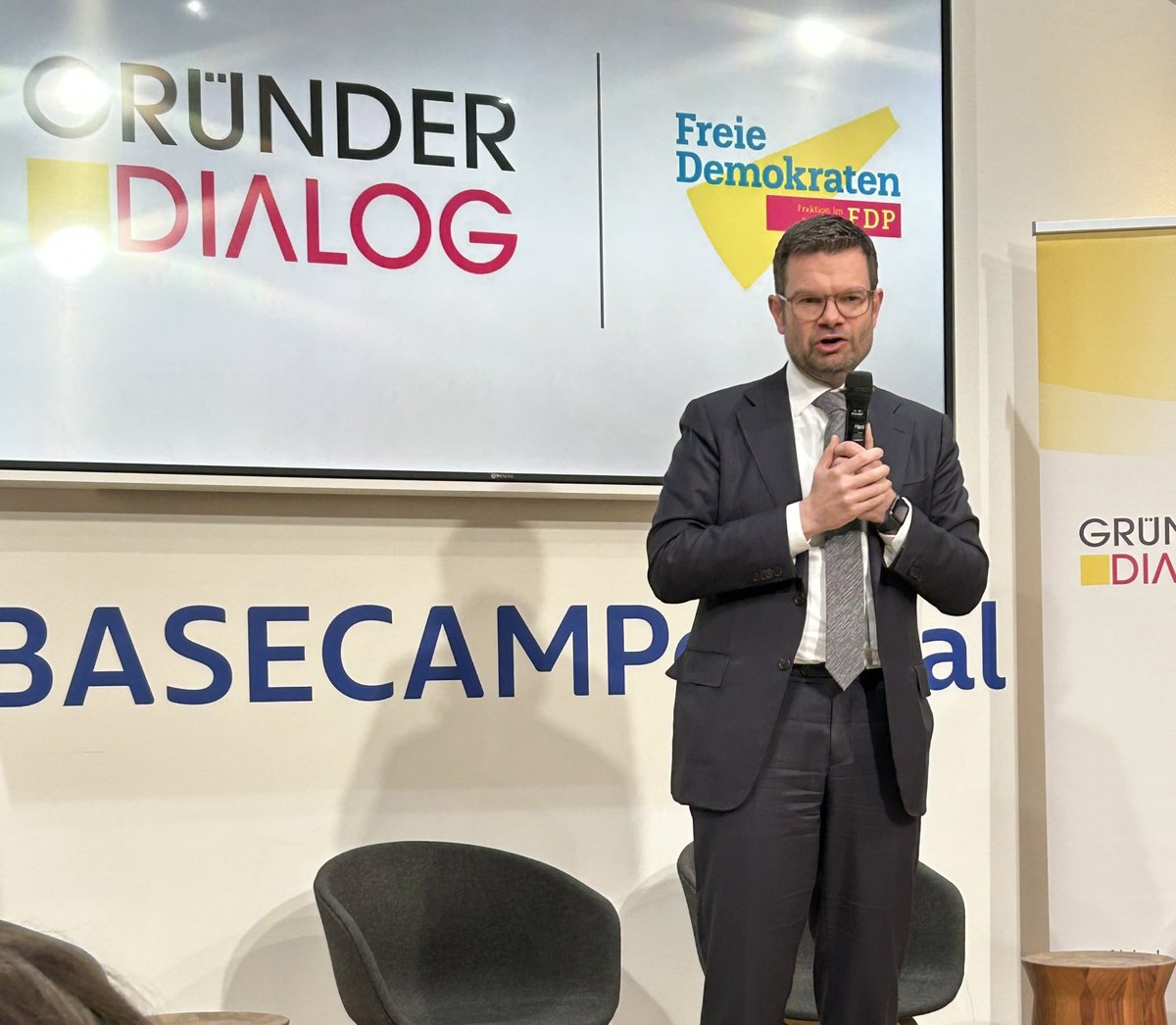 Kevin Hackl (@kevin_hackl) on Twitter photo .<a href="/MarcoBuschmann/">Marco Buschmann</a> erklärt seinen „search & destroy approach“ für die Papierform, um DE digitaler, schneller und effizienter zu gestalten. Plus: RefE ZukunftsfinanzierungsG ist „auf den letzten Metern“. Wir sind gespannt. <a href="/fdpbt/">Fraktion der Freien Demokraten</a> #gruenderdialog #fingerscrossed danke <a href="/maxmordhorst/">Max Mordhorst</a> .<a href="/MarcoBuschmann/">Marco Buschmann</a> erklärt seinen „search & destroy approach“ für die Papierform, um DE digitaler, schneller und effizienter zu gestalten. Plus: RefE ZukunftsfinanzierungsG ist „auf den letzten Metern“. Wir sind gespannt. <a href="/fdpbt/">Fraktion der Freien Demokraten</a> #gruenderdialog #fingerscrossed danke <a href="/maxmordhorst/">Max Mordhorst</a>