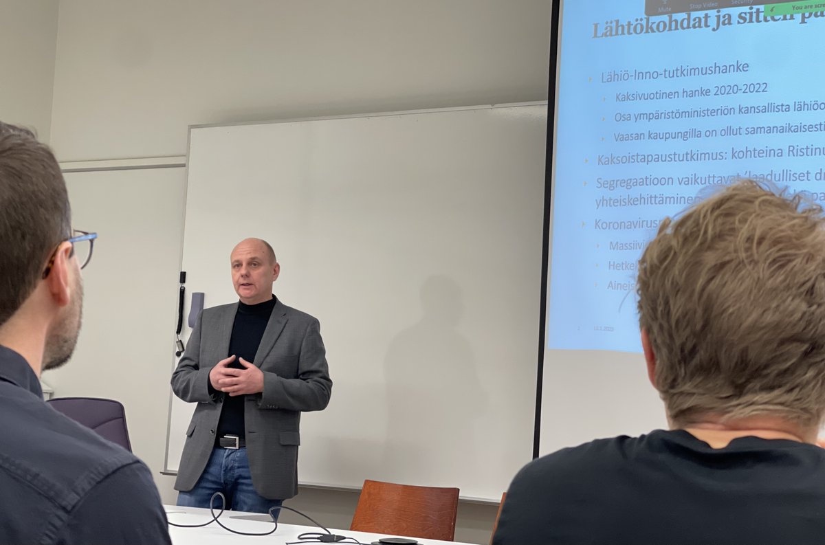 InnoLahio's tweet photo. Tunnelmia hankkeemme loppuseminaarista. Paikalla oli mukavan runsaasti yleisöä sekä Zoomin välityksellä että paikan päällä ja saimme aikaan hienoa keskustelua esitysten lisäksi. Kiitos myös @VaasaVasa ja @voasvaasa esiintymisistä ja tietoiskuista! Tästähän se työ vasta alkaa. 🌱 https://t.co/0qNjvi6xiC