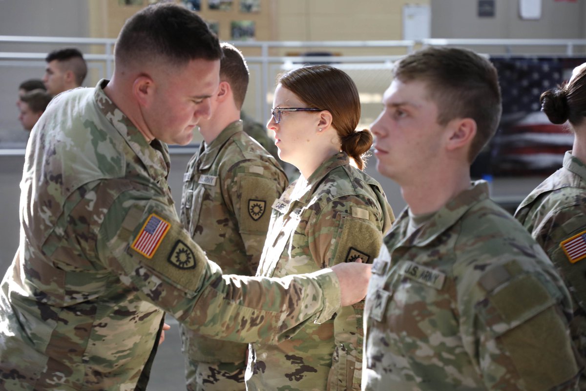 kentuckyguard's tweet photo. Kentucky's newest Soldiers received their unit patches during #firstformation at the Wellman Armory in Frankfort! https://t.co/zzIBlkivdY