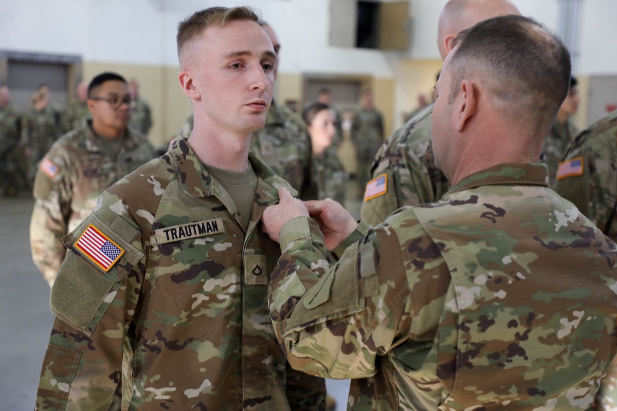 kentuckyguard's tweet photo. Kentucky's newest Soldiers received their unit patches during #firstformation at the Wellman Armory in Frankfort! https://t.co/zzIBlkivdY
