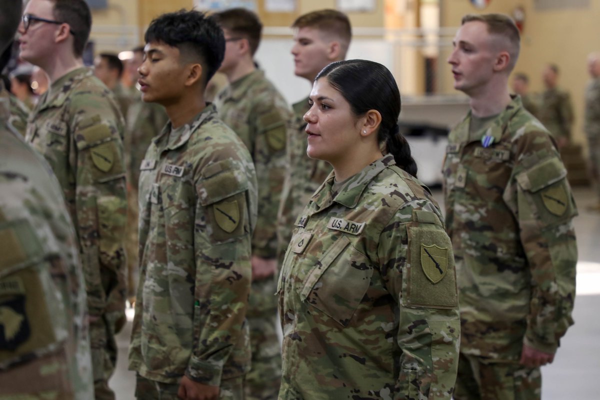 kentuckyguard's tweet photo. Kentucky's newest Soldiers received their unit patches during #firstformation at the Wellman Armory in Frankfort! https://t.co/zzIBlkivdY