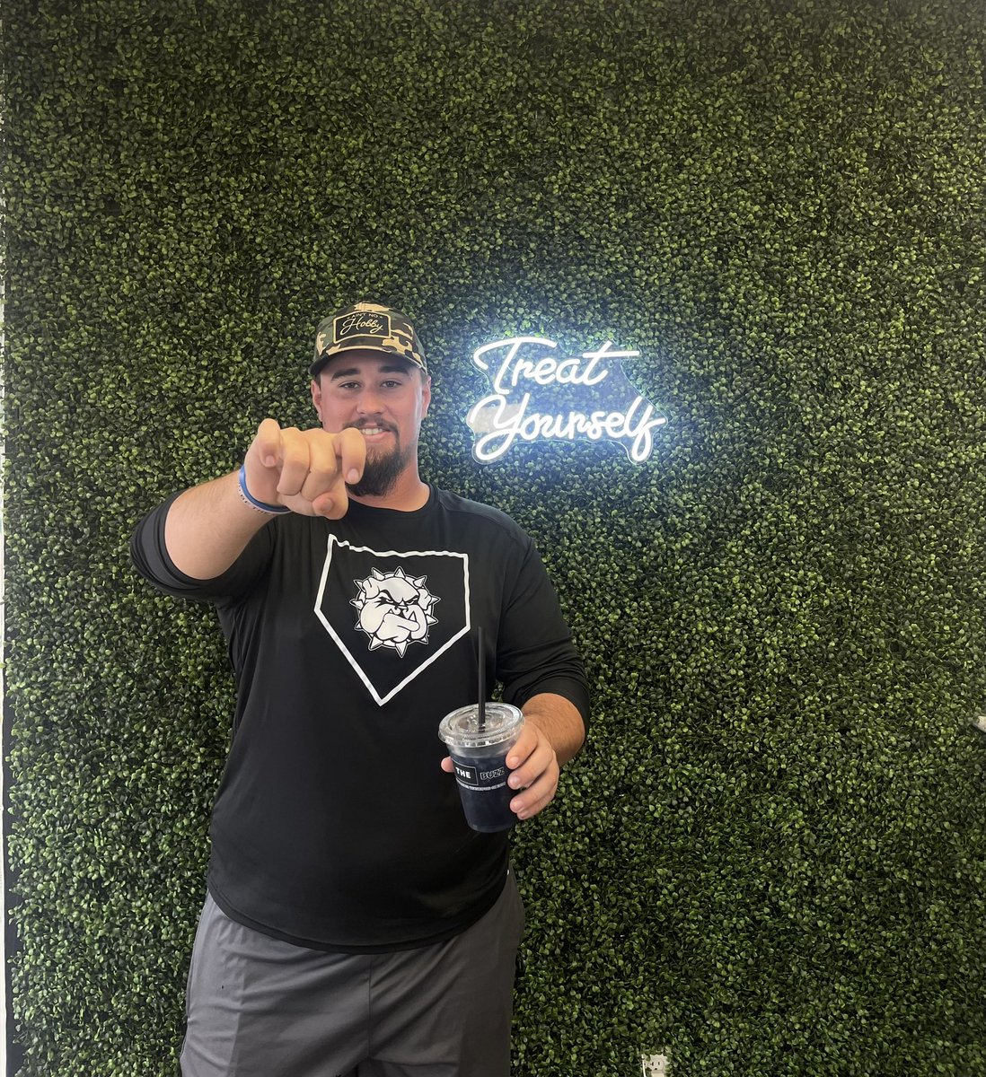 Just want to say thank you to Bryce and Kaitlyn Pruitt for hosting us at “The Buzz” and taking care of our team! Love the support from Our Baseball Alumni.