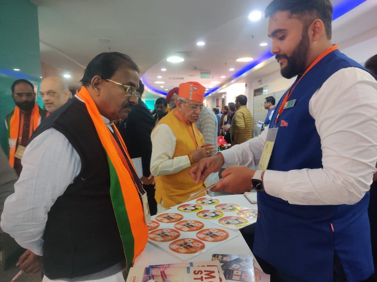BharatMantram's tweet photo. President of @BJP4Andhra Shri @somuveerraju Ji visited NaMo App Kiosk at BJP NEC in New Delhi and was ecstatic to learn new features of the App.
#HamaraAppNaMoApp #NaMoAppAtBJPNEC https://t.co/e3xTAEtZr0