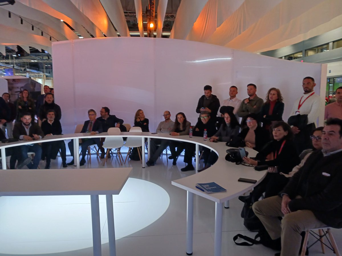 MadridAloja's tweet photo. Gracias a @TurismoMadrid , a todos/as los asociado/as y asistentes por apoyarnos en la presentación, en #Fitur 2022 de los resultados de la implantación del sello de calidad #weRespect, con datos que muestran la excelencia y calidad de las #VUT https://t.co/PajnpfDyg3