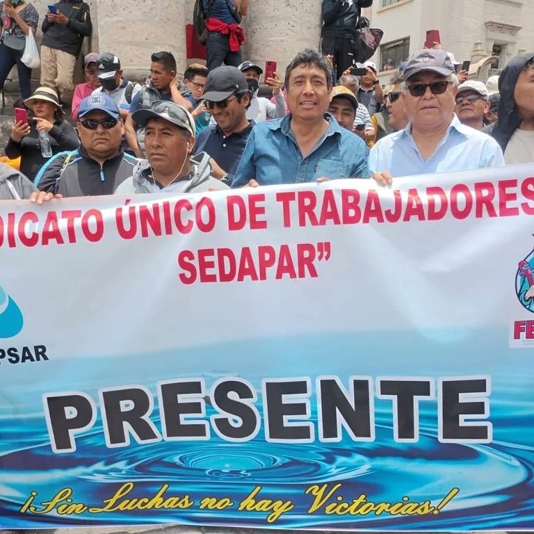 FENTAP4's tweet photo. Base Arequipa presente en el Paro Nacional Cívico y Popular.
#yomarcho19e #DinaRenunciaYa #ParoNacional #NiUnMuertoMás #Hoy #CGTP #noticiasperú #arequipaperu #surperu #Sindicatos #noticiasperú #Actualidad #peru https://t.co/T8mfXNVa9K