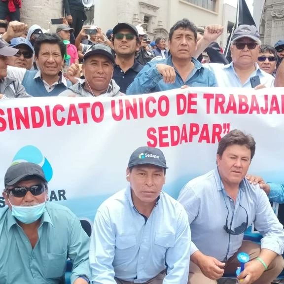FENTAP4's tweet photo. Base Arequipa presente en el Paro Nacional Cívico y Popular.
#yomarcho19e #DinaRenunciaYa #ParoNacional #NiUnMuertoMás #Hoy #CGTP #noticiasperú #arequipaperu #surperu #Sindicatos #noticiasperú #Actualidad #peru https://t.co/T8mfXNVa9K