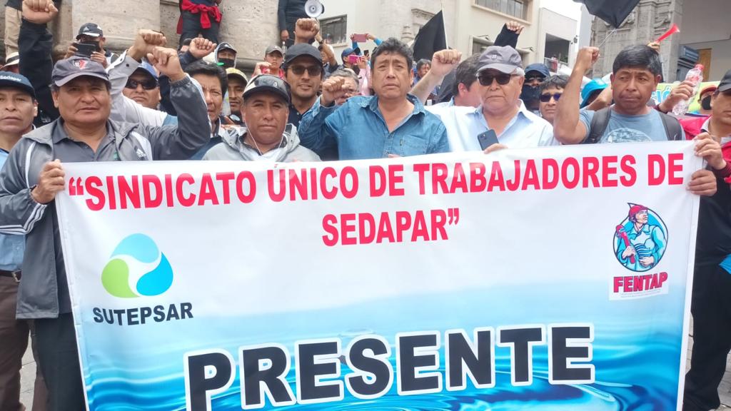 FENTAP4's tweet photo. Base Arequipa presente en el Paro Nacional Cívico y Popular.
#yomarcho19e #DinaRenunciaYa #ParoNacional #NiUnMuertoMás #Hoy #CGTP #noticiasperú #arequipaperu #surperu #Sindicatos #noticiasperú #Actualidad #peru https://t.co/T8mfXNVa9K