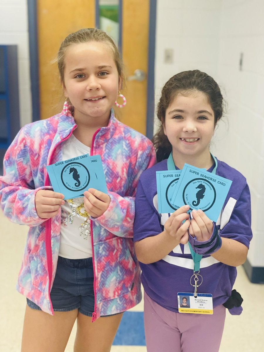 KatieCarney317's tweet photo. Working hard during testing earns you Super Seahorse Cards💙💡! #goodjobladies #MakingIdeasHappen @SeaGateES https://t.co/6edY1U20r6