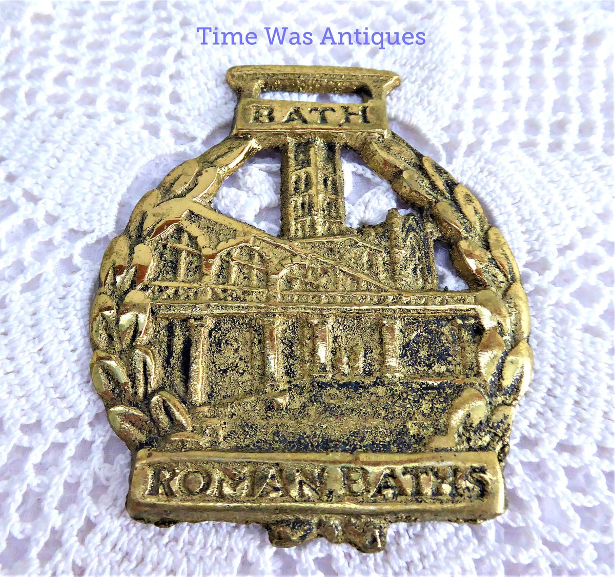 timewasantiques's tweet photo. Bath Roman Baths Horse Brass 1970s Souvenir Horse Medallion Jane Austen Country https://t.co/vRBWhWfc0n https://t.co/qg1JTWhTvR