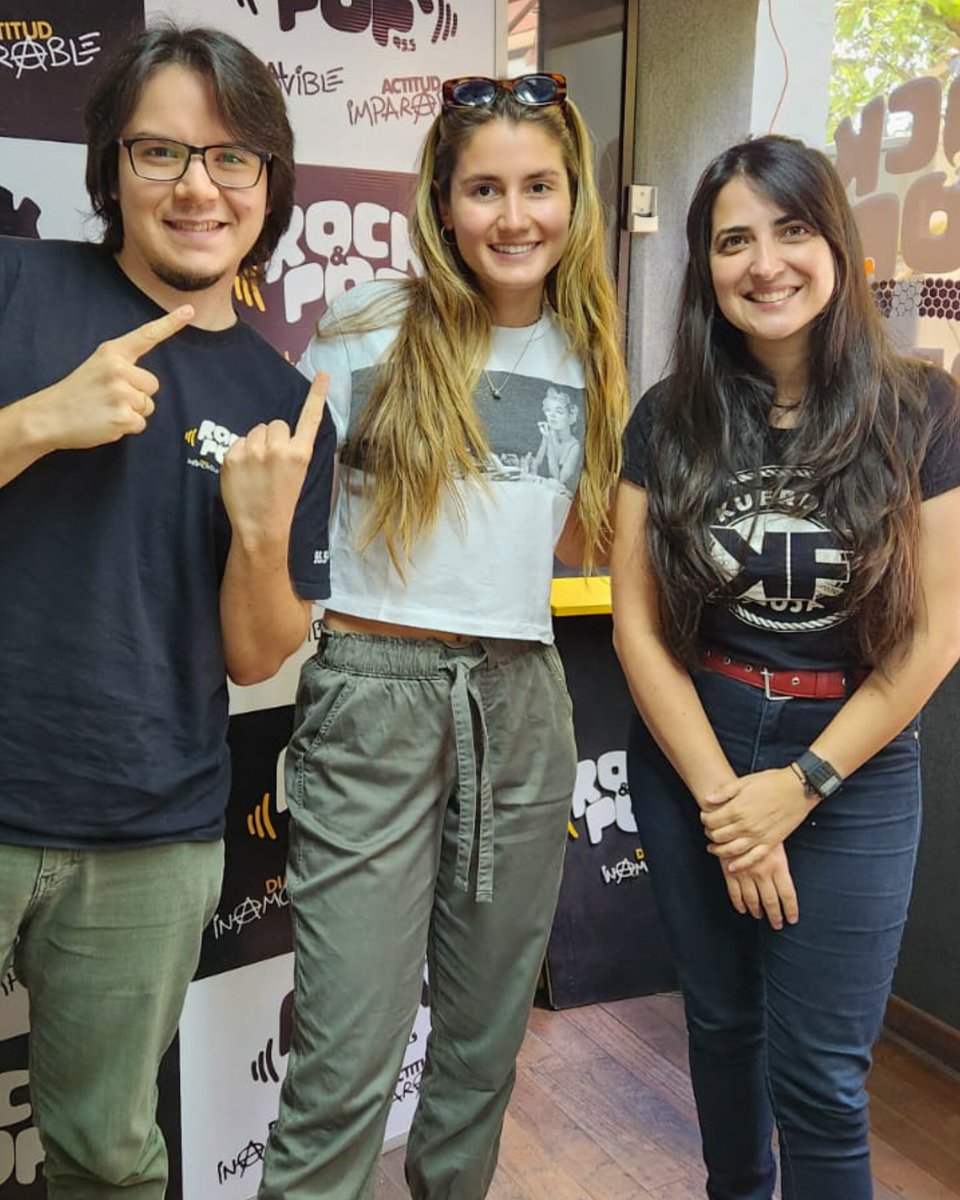 rockandpop955's tweet photo. 🎙️✨ MARÍA REHNFELDT EN LA CASA DE LOS PERROS 🇵🇾

Pasó #MariaRehnfeldt ⭐ por la 95.5FM 🎸 y nos presentó su nuevo tema «RUMBO» 🎶 junto a @Missmaella1 ⭐

#LCDLP 🔴⚪🔵 de Lunes a Viernes de 12:00hs a 15:00hs a buen volumen en la #RockandPop 🤟🏻

https://t.co/7ZPrkU5ZXB 🌍 https://t.co/572YCy4mAO