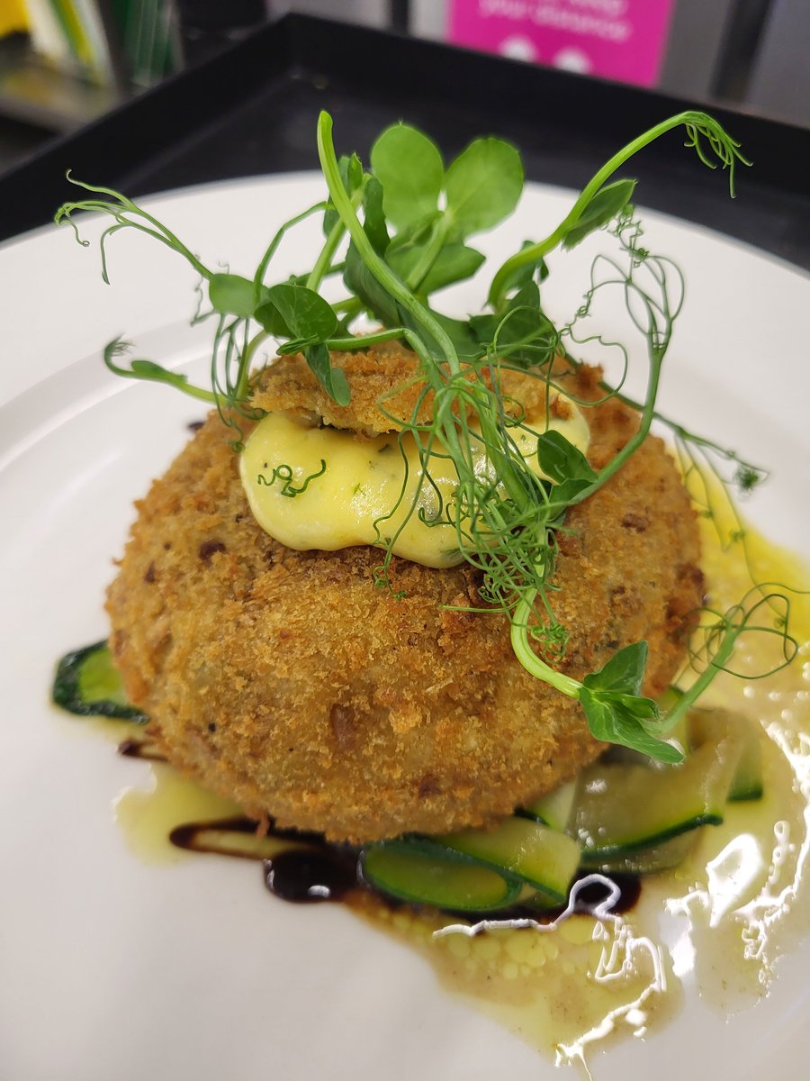 ktstanding's tweet image. What beautiful start to a busy day @FrenshamHeights, Heads lunch Ravioli, Arancini, Beef and a banoffee bread and butter pudding @NSkevington75 @HolroydHowe