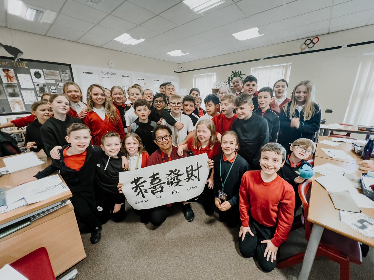Visit primary school teaching Chinese calligraphy and talk about Chinese new year coming Sunday. Giving my time visit school <a href="/looknorthBBC/">BBC East Yorkshire</a> <a href="/BBCLookNorth/">BBC Yorkshire</a> <a href="/BBCTheOneShow/">BBC The One Show</a> <a href="/itvnews/">ITV News</a>