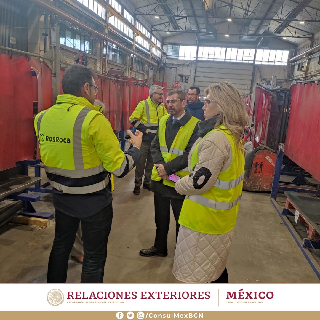 ConsulMexBCN's tweet photo. 📷La Cónsul Claudia Pavlovich visitó la planta de gestión del ciclo de residuos @rosrocaoficial en Cataluña, donde conoció su proyecto de internacionalización en México de esta empresa con 150 años de existencia, 3,000 empleados y presencia en más de 100 países. https://t.co/9LG8tg3QiL