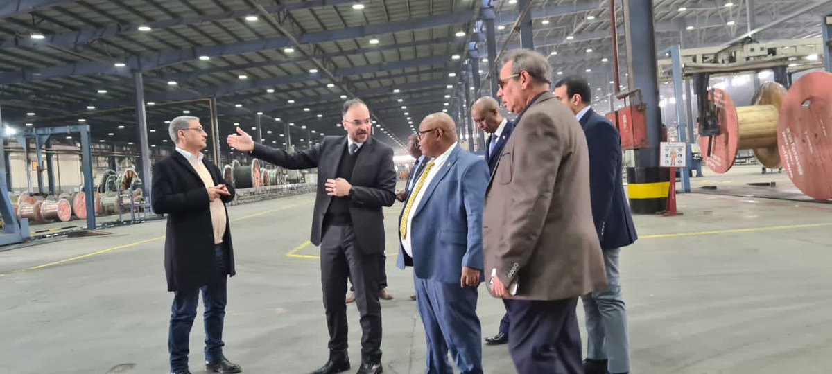 BurundiEgypt's tweet photo. Le 19/1, membres de l'Amb du Bdi en 🇪🇬 ont visité la société #energya industries ayant 3 #volets de domaine d'affaires.Volets: fabrication de tte sorte de câbles électriques et de communication, acier(fer à béton) et ciment. Capacité de production de 300.000 #Tones/an de cables https://t.co/kCJJgyUJ2d