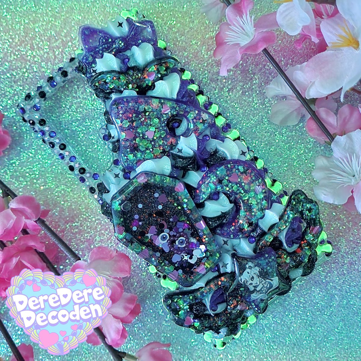 derederedecoden's tweet photo. 🎀💟Custom Spooky Kawaii case for a customer (✿´༥`✿)💕 
Shop ❥ https://t.co/7HwwE3JM8b
Link in bio💟🎀
#decoden #decodencase #kawaii #かわいい #customdecoden #customphonecase #decodendaily #kawaiiaesthetic #glitterphonecase #cutephonecase #kawaiicute #spookyaesthetic https://t.co/Kaqni3Q9MO