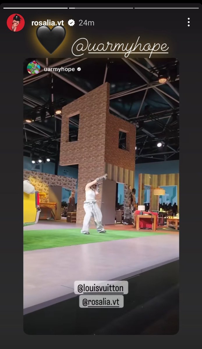 nm9711's tweet image. Rosalía reposteó el video de Hobi en sus historias de Instagram 🎬🫶🏻

🔗instagram.com/stories/rosali…