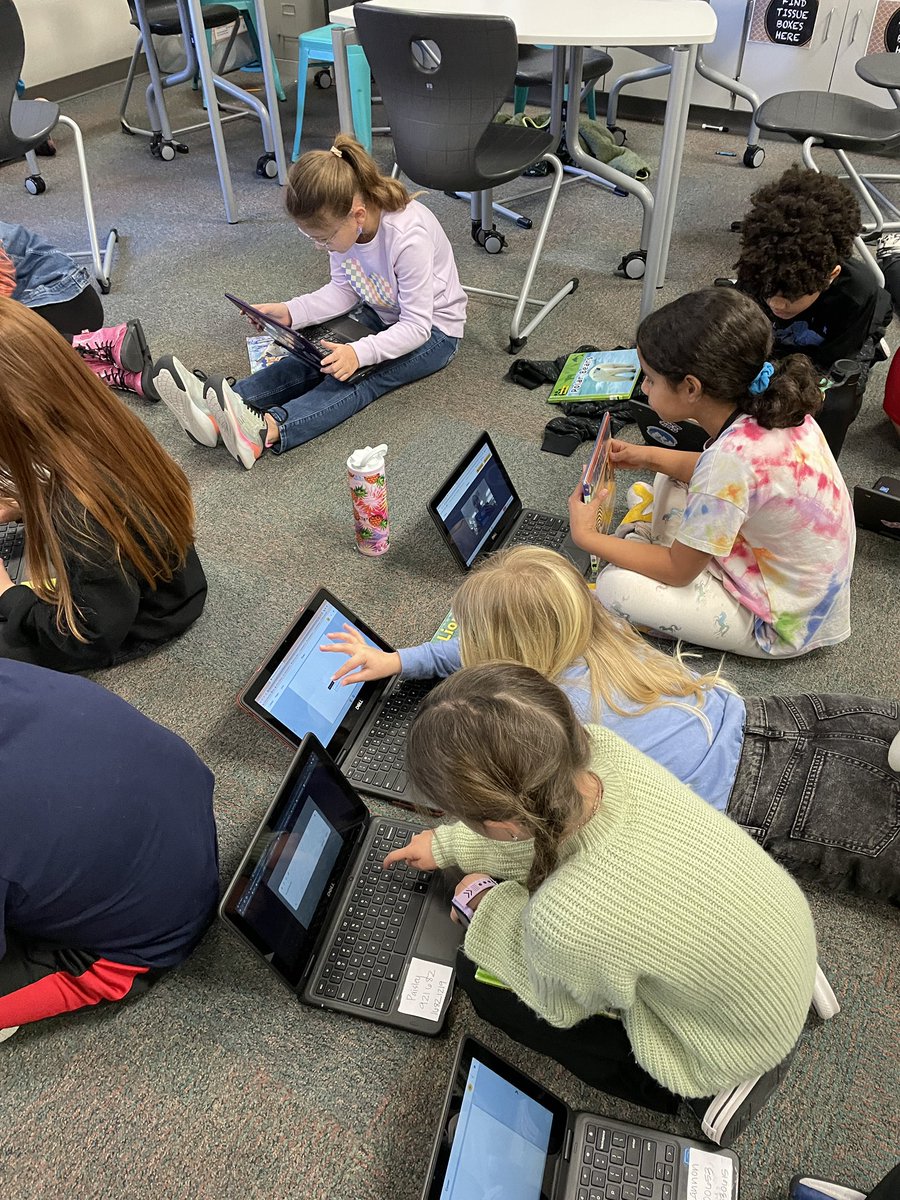 tlmoney's tweet photo. 3rd grade text features and book Creator @LBEMediaCenter @Longbranch_Elem #misdproud https://t.co/qiu4Kjf2ri