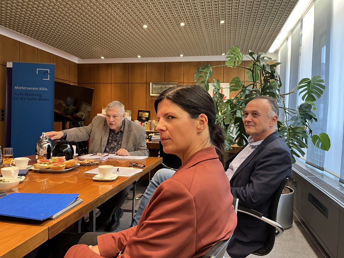 Hans Jörg Depel (@depelhans) on Twitter photo Pressekonferenz beim <a href="/MieterbundKoeln/">Mieterverein Köln</a> . Themen u.a.:Der Kölner #Mietspiegel, einfach oder qualifiziert? Bedarf die #Indexmiete einer Begrenzung? Regionalplan 2022: Sollte in #Köln der Flächenbedarf tatsächlich reduziert werden? PK stieß auf gehörige Resonanz 😊. <a href="/DMBMieterbund/">Deutscher Mieterbund</a> Pressekonferenz beim <a href="/MieterbundKoeln/">Mieterverein Köln</a> . Themen u.a.:Der Kölner #Mietspiegel, einfach oder qualifiziert? Bedarf die #Indexmiete einer Begrenzung? Regionalplan 2022: Sollte in #Köln der Flächenbedarf tatsächlich reduziert werden? PK stieß auf gehörige Resonanz 😊. <a href="/DMBMieterbund/">Deutscher Mieterbund</a>
