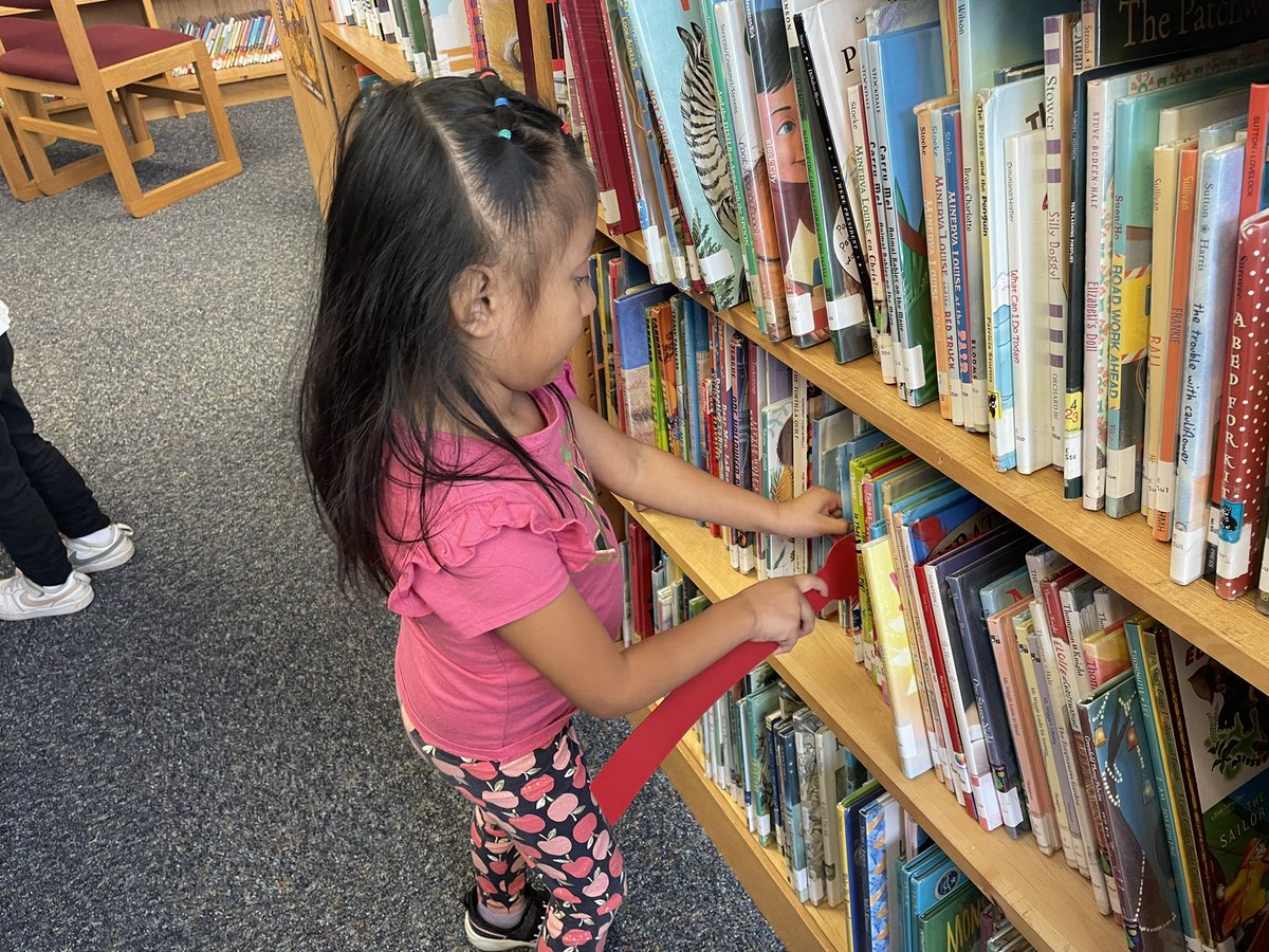 Kindergartners have learned how to use shelf markers in the library. They’re ready to read! 😍📖