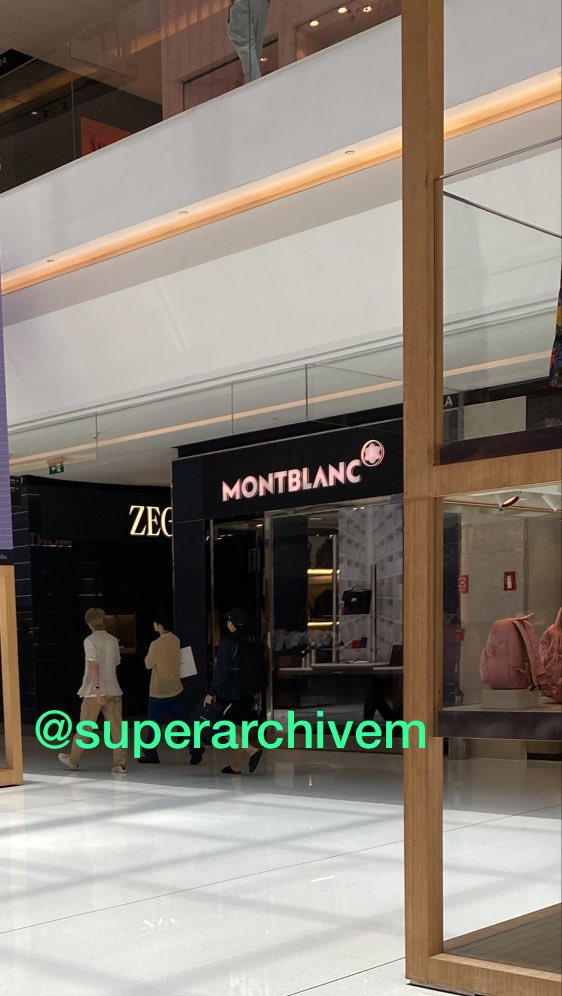 superarchivem's tweet photo. OMG I JUST SAW JOHNNY AND DOYOUNG (+staff) AT THE MALL IN SAO PAULO IM THE HAPPIEST NCTZEN RN😭😭😭😭😭😭😭😭😭😭 BEST DAY OF MY LIFE CANT WAIT TO SEE THEM TOMORROW AT THE CONCERT ❤️❤️❤️❤️❤️ https://t.co/butRJVJ2yo