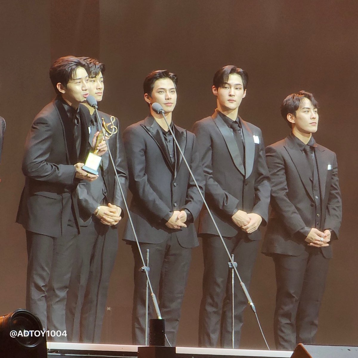 ADTOY1004's tweet photo. 230119 서울가요대상 

티에이엔 뉴웨이브스타상 수상 넘넘 축하해 🥳

#티에이엔 #TAN #창선 #주안 #재준 #성혁 #현엽 #태훈 #지성 https://t.co/qDOr3dCMgC