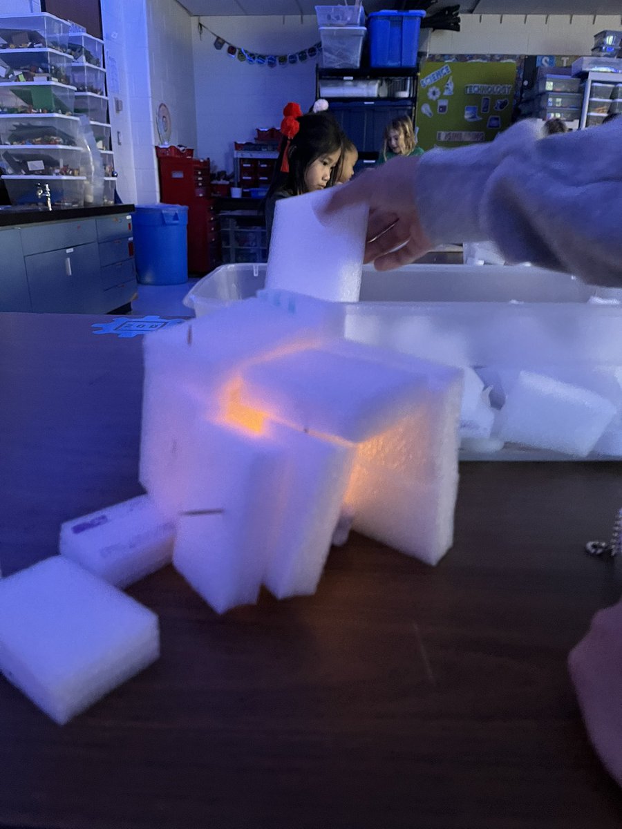 browntownrocks's tweet photo. Student’s built igloos out of foam blocks and toothpicks. We loved how they glowed! Are they big enough for the polar bears? #GoGordonSTEAMers #carlyandadam #problemsolvingisfun @GordonPrincipal https://t.co/ciDxMTR9zd