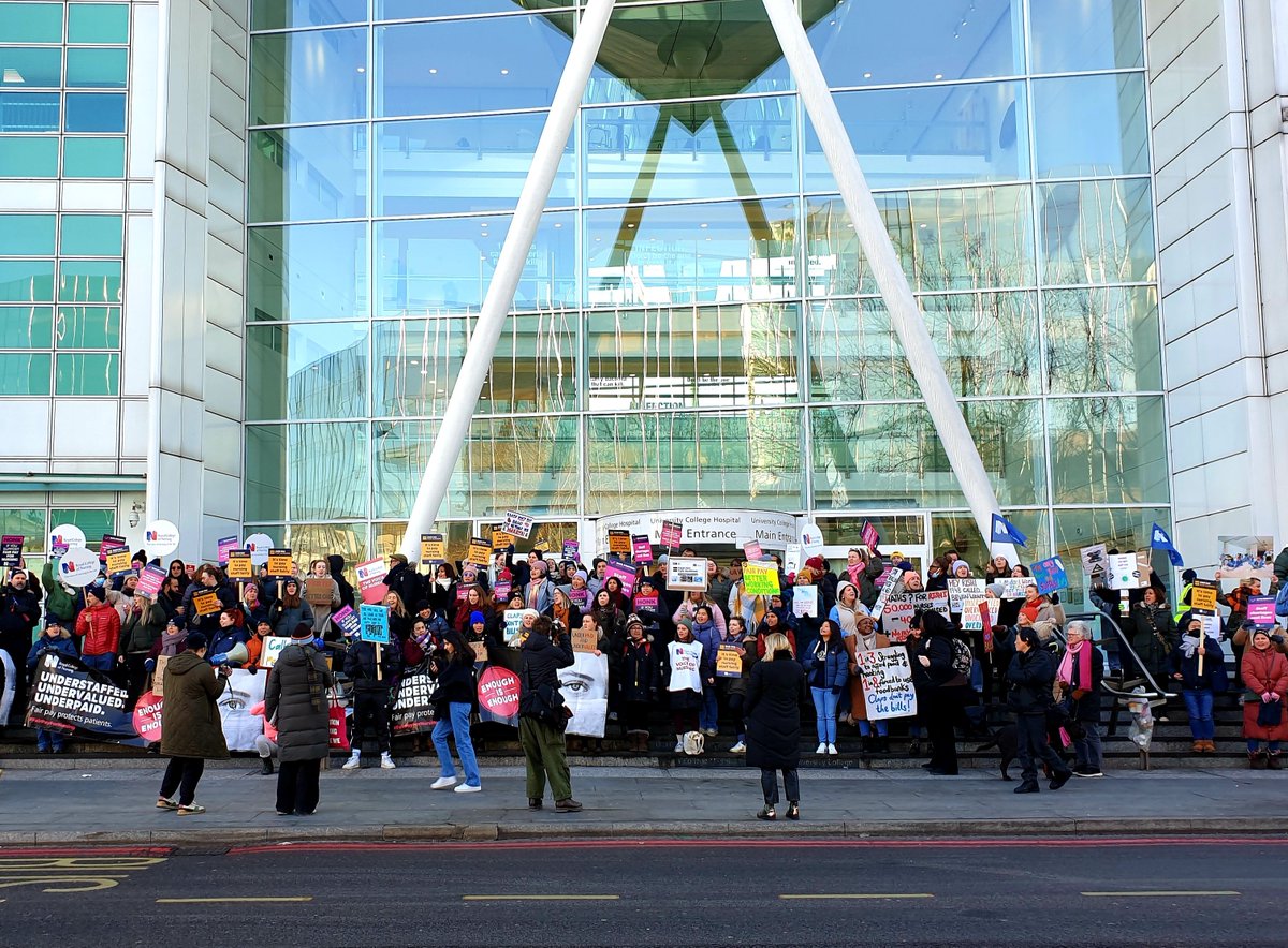 bullringbash1's tweet image. @MarcDavenant Day 2 ..
Claps dosnt pay Bills
#NursesStrike 
#ListenUpHub