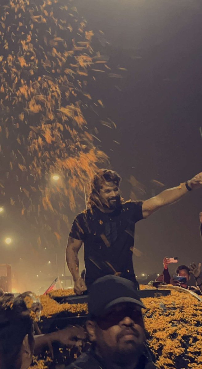 TrendsAlluArjun's tweet photo. Our DEMI MASS GOD @alluarjun 🙏

Love you Anna!!!♥️

#PushpaTheRule @PushpaMovie https://t.co/Wbzgesxh2m