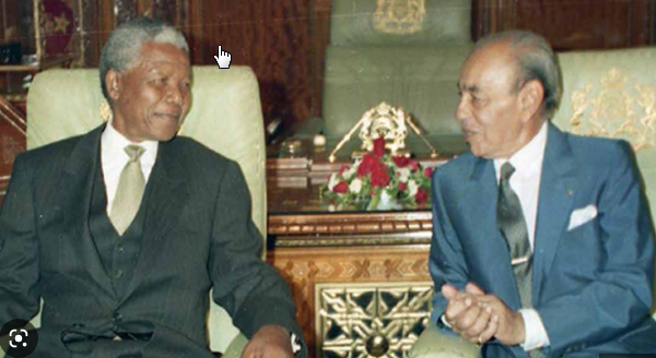 eddadissi2002's tweet photo. كتب  ماندلا في مذكرته (الرباط  مفترق طرق لمقاتلي الحرية تقريبًا التقينا فيها بمناضلين من الموزمبيق وأنغولاوالجزائر والرأس الأخضر. فقد كانت أيضًا المقر الرئيسي من الجيش الجزائري وقضينا عدة أيام مع الدكتور مصطفى رئيس البعثة الجزائرية في المغرب)ص286لا خير فيمن ينكر ويتنكر للتاريخ https://t.co/SPPswyHMK2