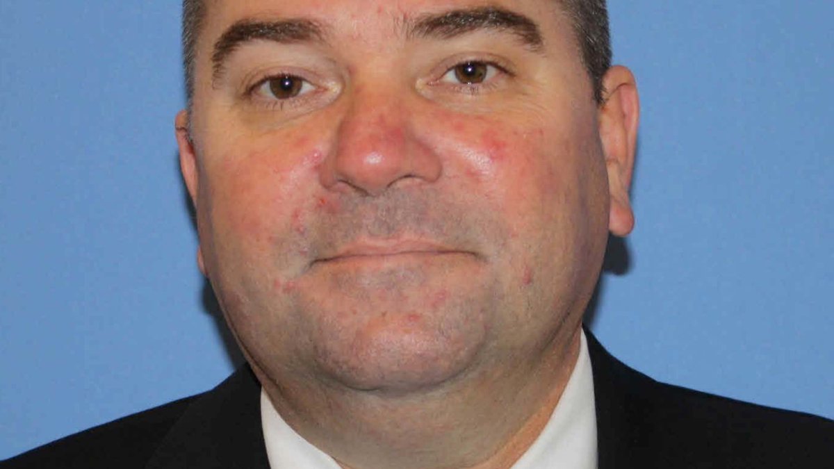 antifaoperative's tweet photo. Christopher Schroder, former Cincinnati police officer, pleaded guilty to 5 misdemeanor counts of dereliction of duty for failing to properly investigate sex crimes assigned to him and has been sentenced to 5 yrs of probation. 
https://t.co/aGPYfmuQyr https://t.co/TnSriKBU0v