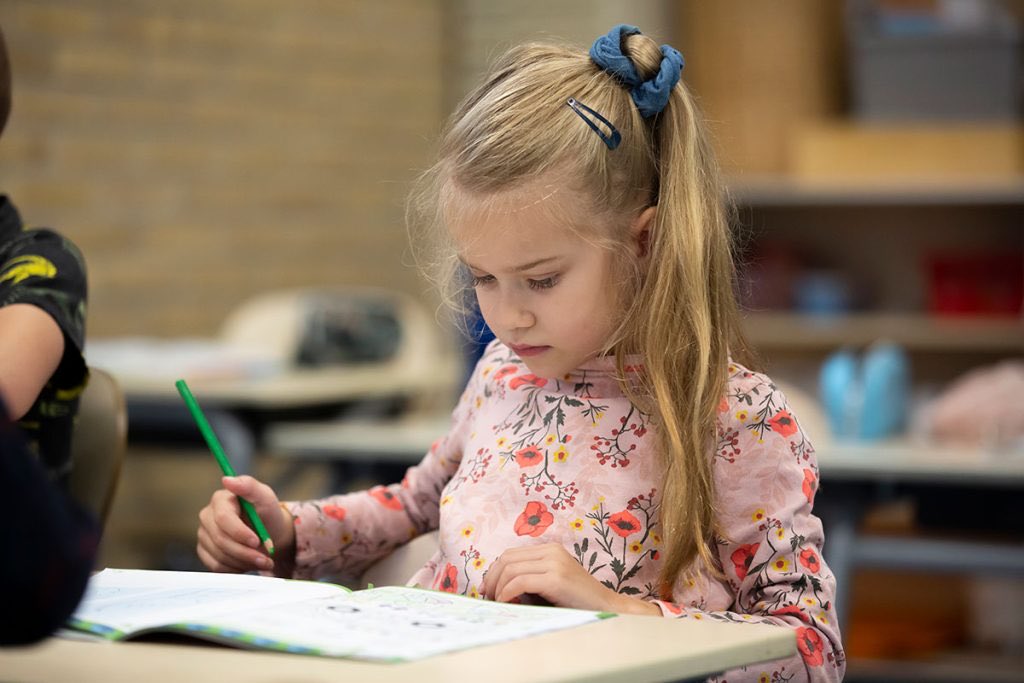 robert_mijnders's tweet photo. Vanavond stel ik mondelinge vragen over het #lotingsysteem, dat nu ook in het Almeerse onderwijs is ingevoerd. We horen graag van het college hoe zij naar deze ontwikkeling kijken en of er een evaluatie gaat komen. 👉 https://t.co/1Wa6whwUeV https://t.co/nZ4HUx2RK5