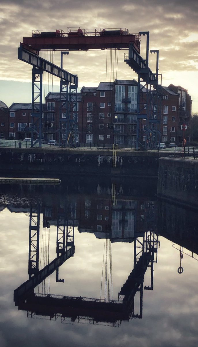 studant47's tweet photo. #ThursdayThrowback #oldphone #phonesnap #2019 #Thursday #cloud #crane #Preston #Lancs #marina #MySpace @Swingbridge2 #memories https://t.co/W7VS43kja6