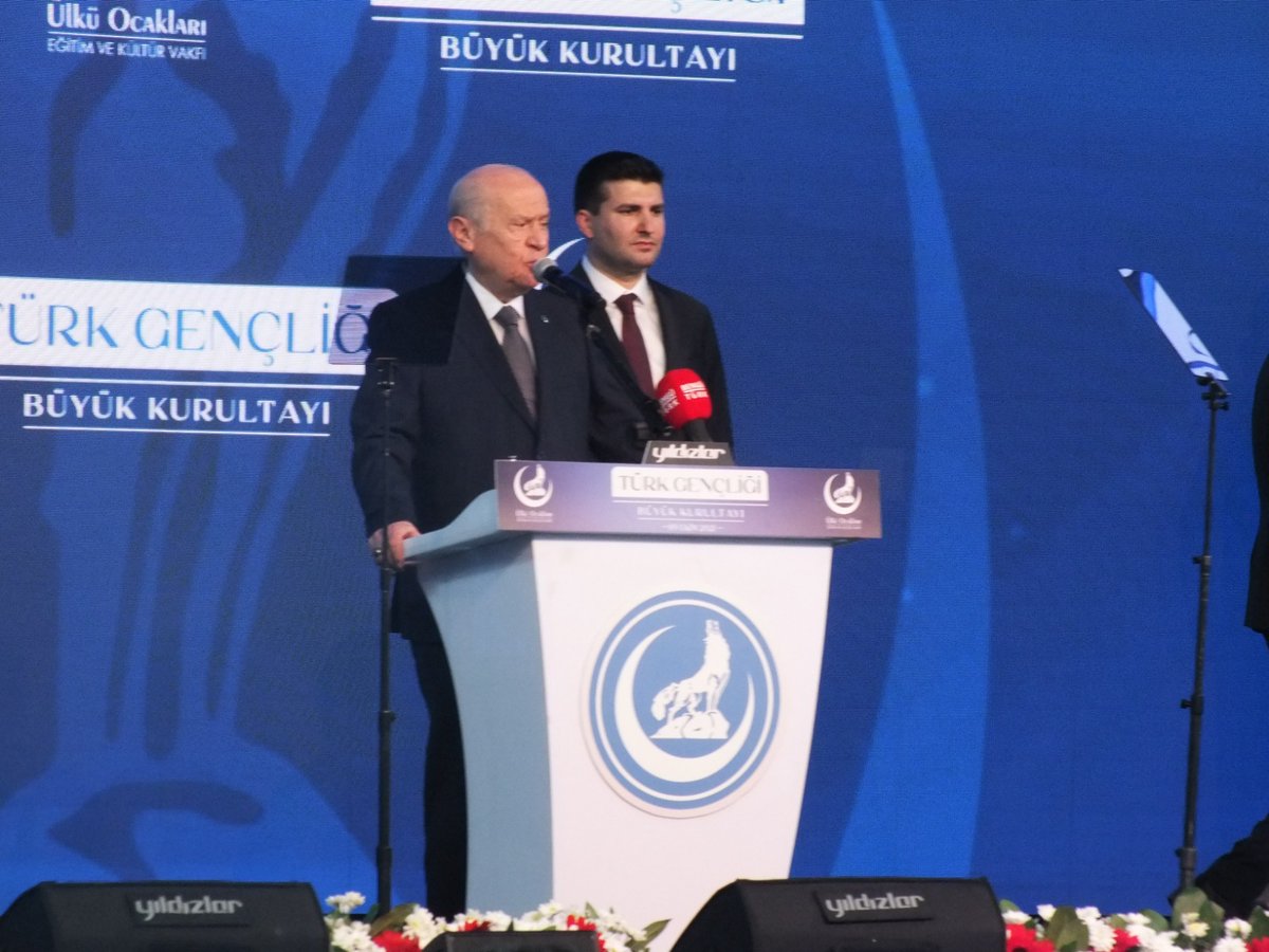 smhzdm's tweet photo. Milliyetçi-Ülkücü Hareket, Türklüğün bekasını korumaya yemin etmiş serdengeçtilerin, inanmış vicdanların, ilkeli dava insanlarının düşmeyecek kalesidir.
#LiderÜlkeTürkiye https://t.co/bzZInyWNpV