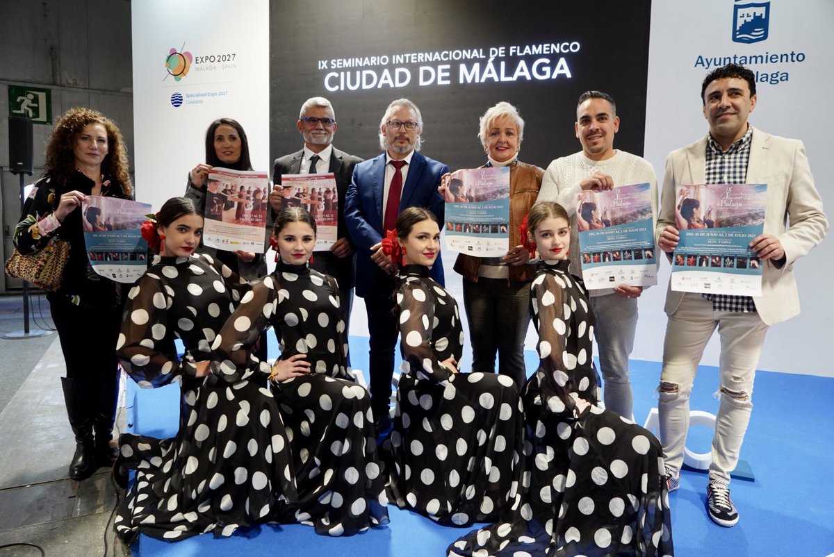 La edil de Servicios Operativos y Fiestas, Teresa Porras, junto al director de <a href="/EFAndalucia/">Escuela Flamenco And</a>, Luis Guillermo Cortés, ha presentado hoy, en el stand de Málaga de #FITUR2023, el IX Seminario Internacional de Flamenco Ciudad de Málaga que se celebrará del 26 de junio al 2 de julio
